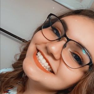 Meet your Posher, Elaine